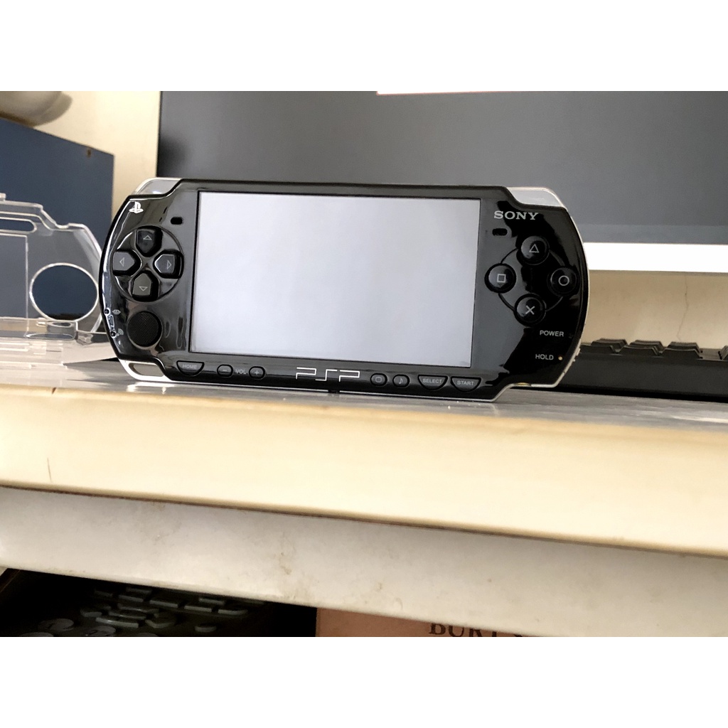 PSP-2007主機-8G-鋼琴黑-品項好-無電池-有充電器+附贈可愛包包+3片遊戲