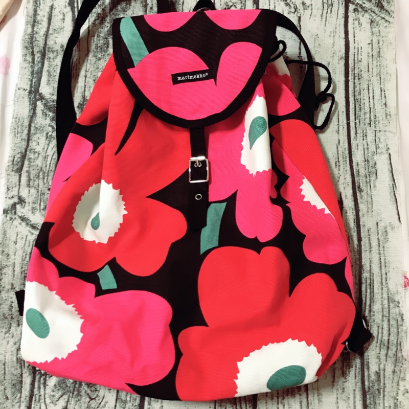 Marimekko日本限定花色💕黑底紅花後背包