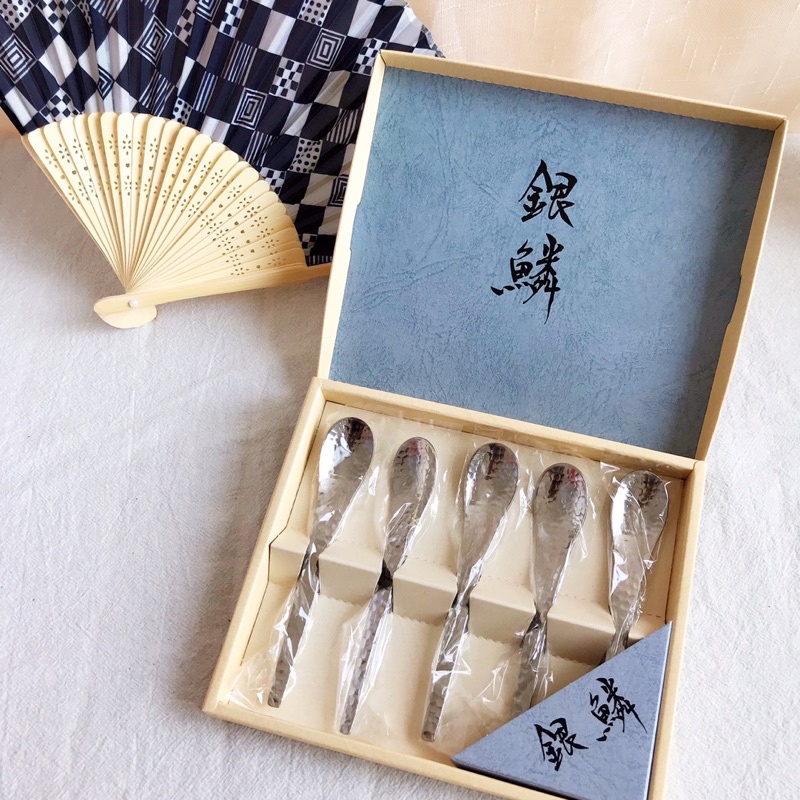 【幸沐商行】 日本製「Made in TSUBAME」銀鱗槌目紋不鏽鋼咖啡點心餐具禮盒