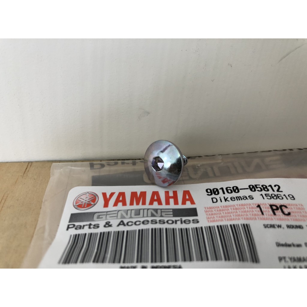 YAMAHA山葉原廠零件 YZF-R3 整流罩螺絲 90160-05812