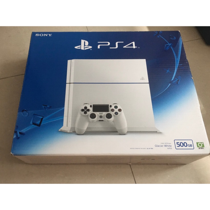 【平台】PS4 【品名價格】 PS4主機*1 黑色手把*1 白色手把*1 直立架*1 遊戲片/往日不再*1