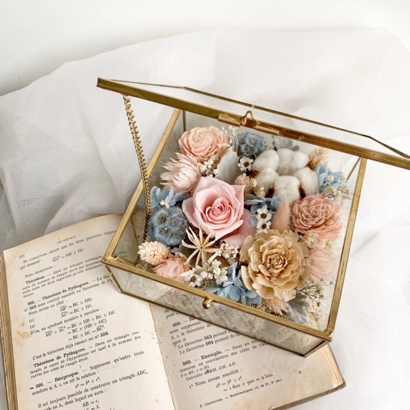 Blossom Hours 復古銅金邊永生玫瑰乾燥花盒 乾燥花 乾燥花盒 永生花 生日禮物 情人節 母親節 蝦皮購物
