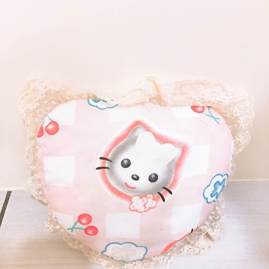 Hello kitty抱枕(一個$5共2個)