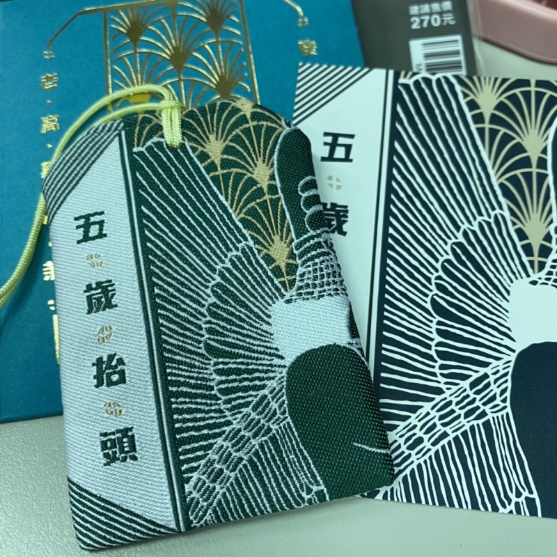 Fandora Shop 成就完美颱風假sop 1 和塞在紙箱裡的貓主子一起睡到自然醒 2 Facebook