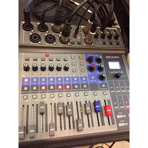 Mesa de Som e Interface de Áudio Zoom LiveTrak L-8 - Atelie do Som - Audio  Profissional e Estudio