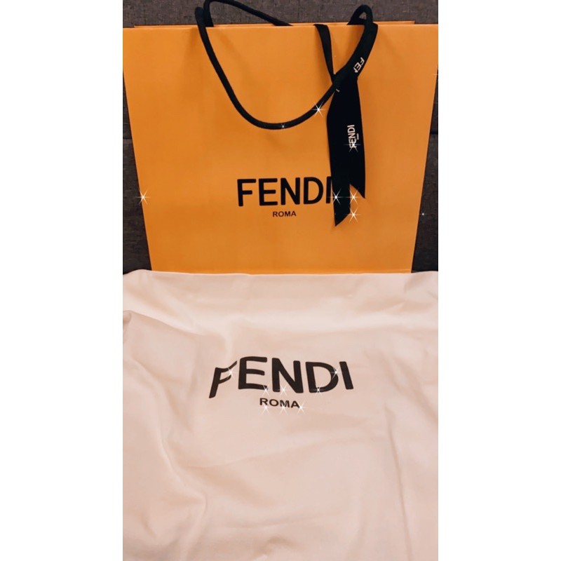 Fendi紙袋名牌精品正貨專櫃紙袋雙可放置包包衣服圍巾（只有一個）限量