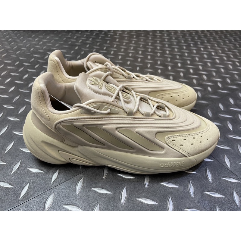 卡其 adidas OZELIA