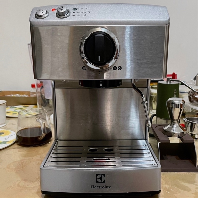 微物日誌【 二手咖啡道具 】 伊萊克斯 EES200E 半自動咖啡機
