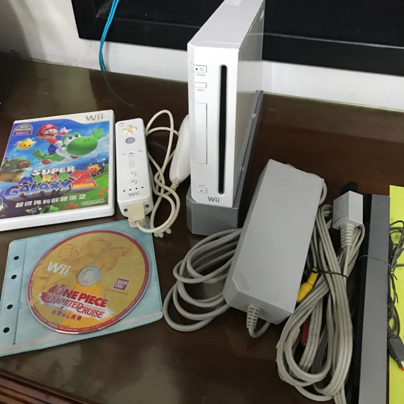 二手Wii含主機.遙控器.正版cd片兩片