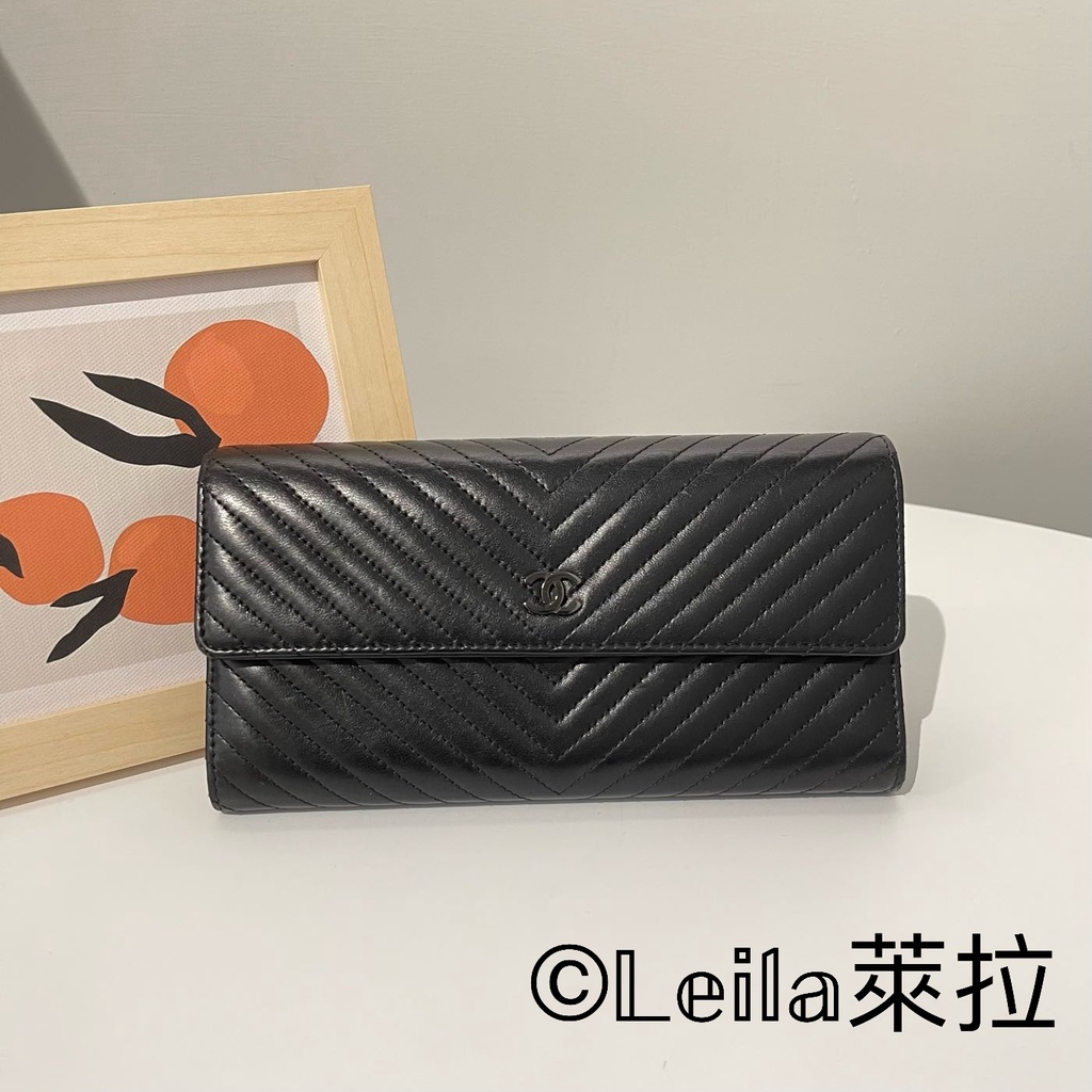 【萊拉精品】二手CHANEL - 黑羊皮 山形V紋 黑銀CC 12卡 翻蓋 長夾