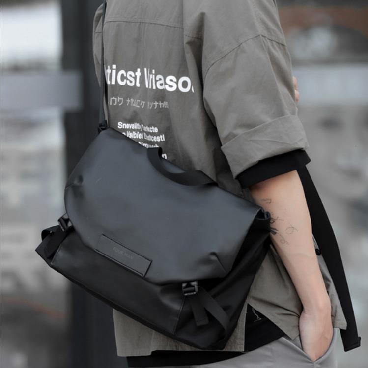 極簡防水大容量a4側背包斜背郵差包 Ptt Dcard討論與高評價商品 2021年12月 飛比價格