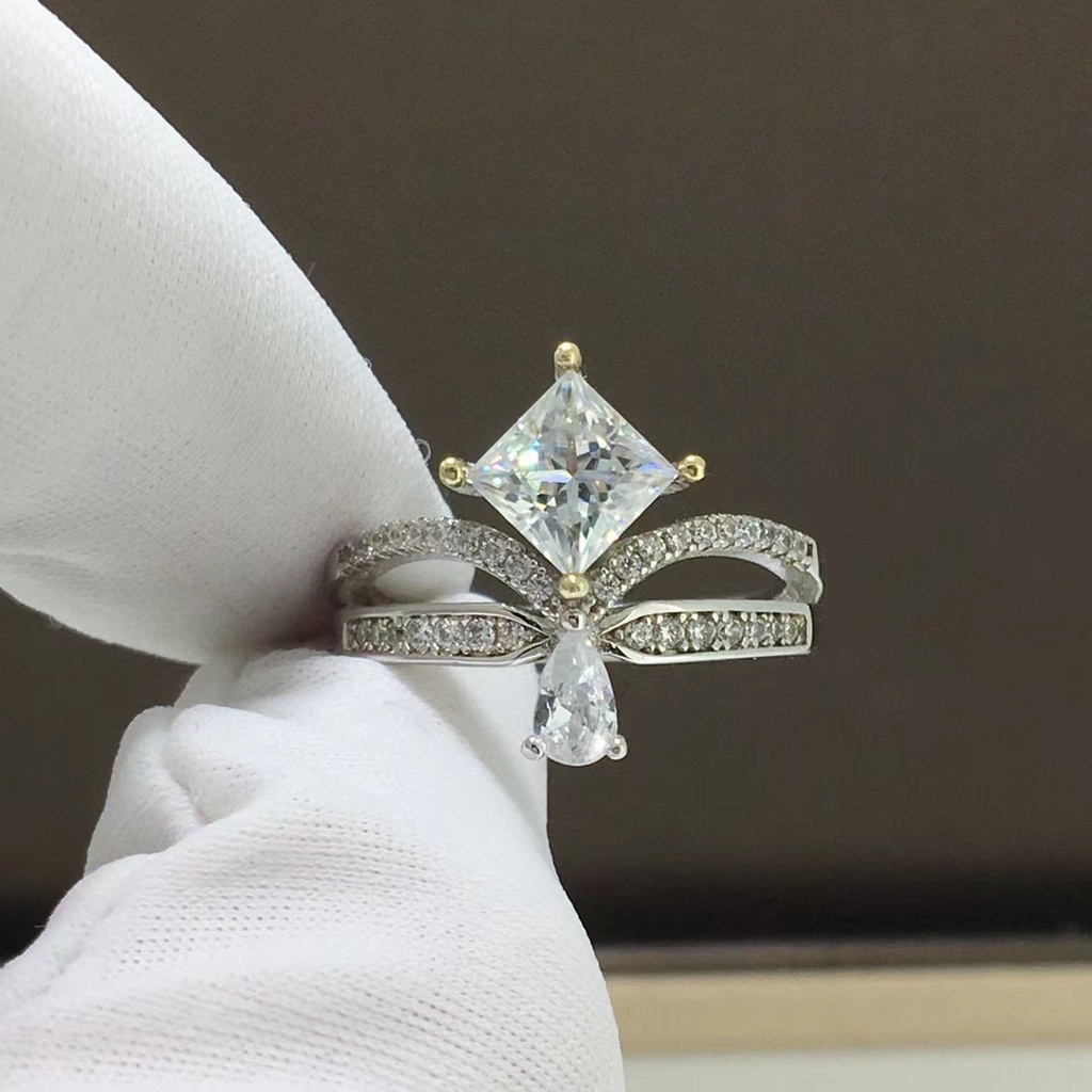 18k白金戒指 1克拉公主方莫桑鑽戒指 婚禮飾品 戒指  裸石5.5×5.5mm，一石一碼一證書，秒過測鑽筆，支持複檢，