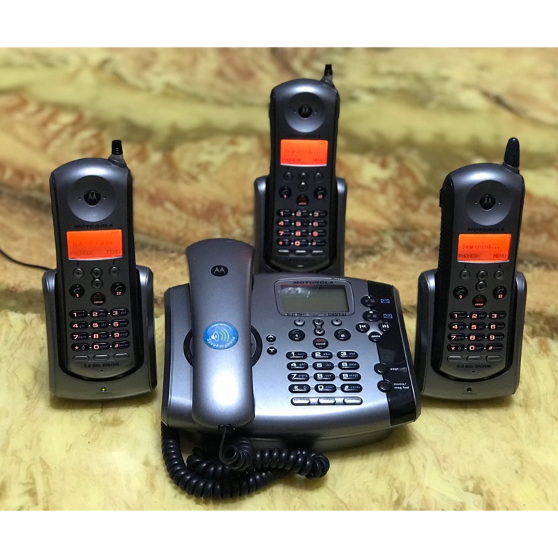 Motorola 5.8GHz 超高頻 雙線 無線電話 室內電話 一對三 原價15000元 出清價4800元 品項如圖