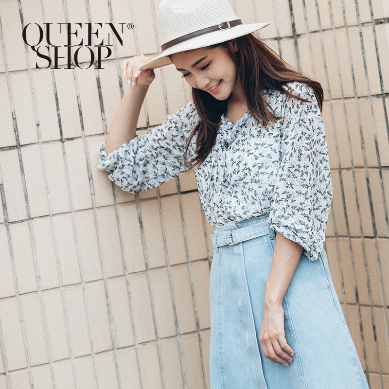 QUEENSHOP【01095878】滿版小花領綁結造型雪紡上衣＊預購＊