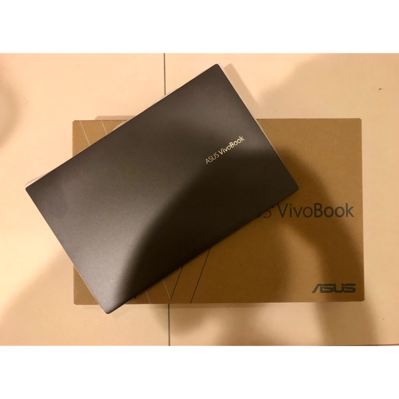 ASUS vivobook 14吋螢幕/i7-8565u/8GB/512GB SSD