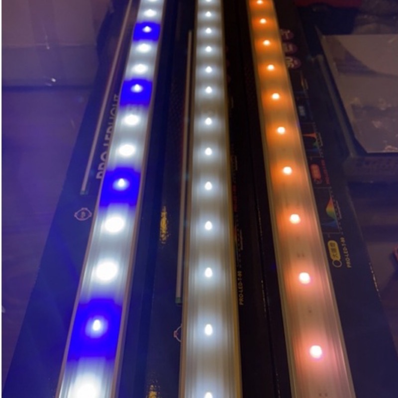 ［水族最便宜］魚缸電燈 led水族燈具 雅柏 T系列 LED 水族燈 水草燈、藍白燈、增艷跨燈 90、120cm-附腳架
