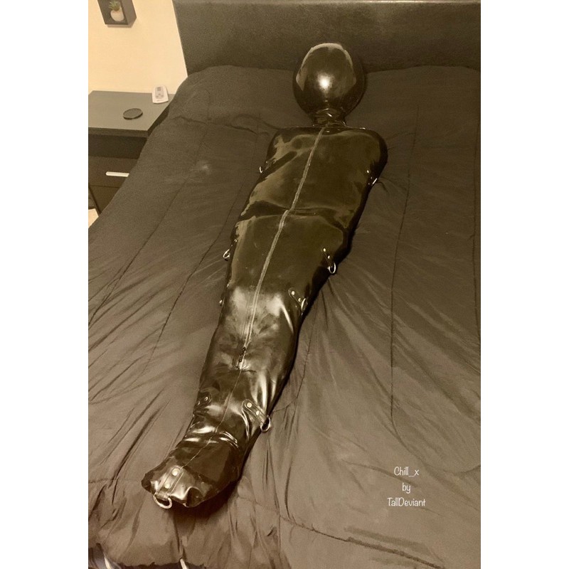 乳膠拘束睡袋 latex bondage sleepsack