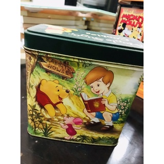 收藏絕版Tokyo Disneyland日本迪士尼樂園老餅乾鐵盒(小熊維尼-森林看書款）