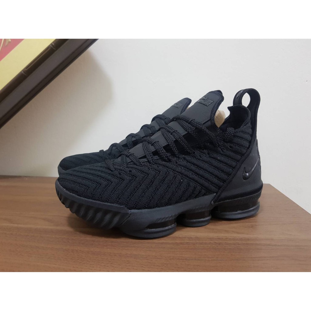 現貨 Nike LEBRON 16 LBJ16 籃球鞋 全黑色 黑色 黑 JAMES 詹姆士 US7 (25CM)