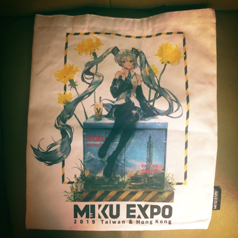 MIKU EXPO 2019 Taiwan台灣VIP門票限定特典厚布質提袋內有初音色的防水保溫袋 變電箱 珍珠奶茶101