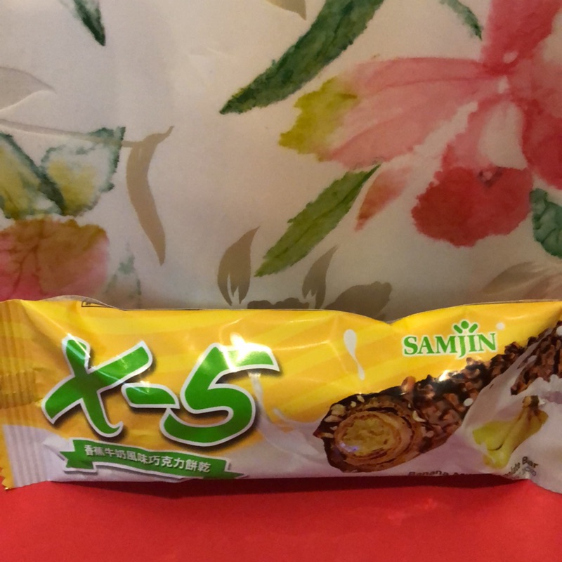 韓國即期 X-5香蕉牛奶風味巧克力餅乾（36克）