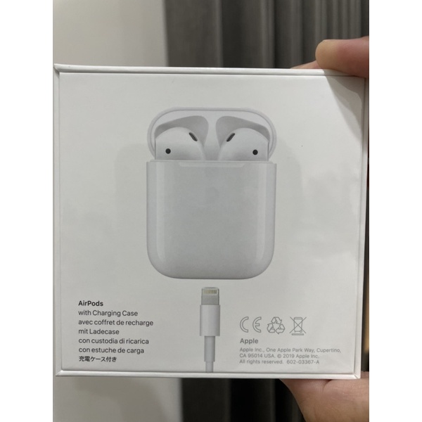 （免運費）Apple AirPods 無線藍牙耳機 二代 搭配充電盒 A2031,2032