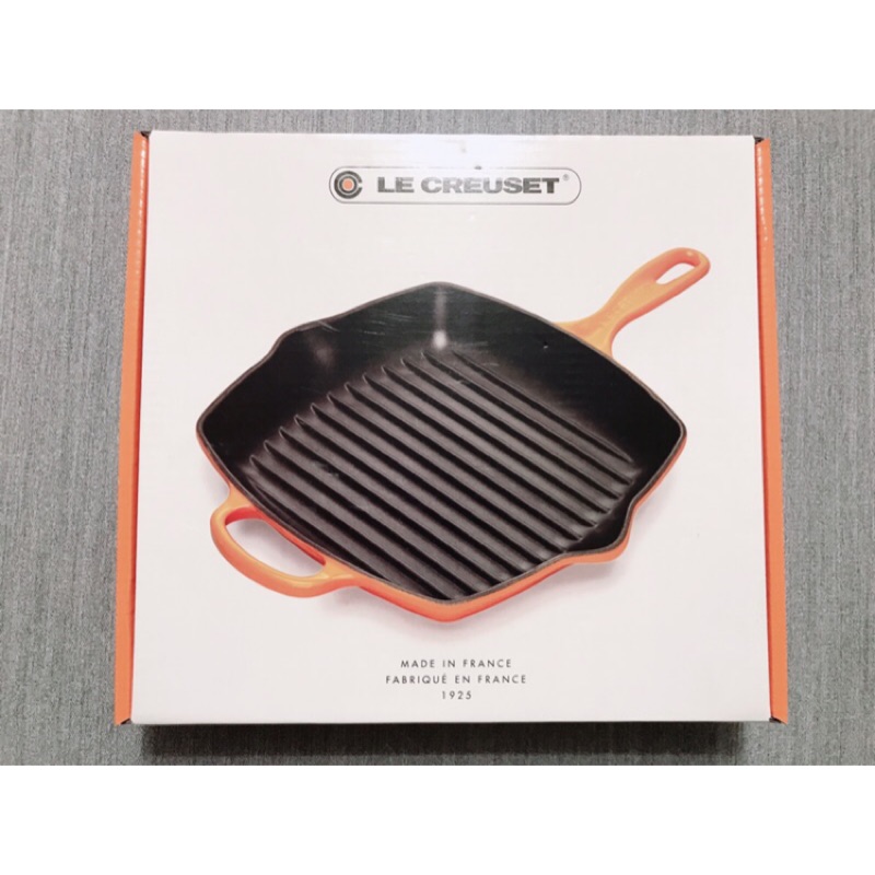 (二手免運）Le creuset烤盤 26cm LC方形鑄鐵烤盤 琺瑯鑄鐵烤盤 典藏單耳單柄方鐵烤盤  (迷霧灰)附盒