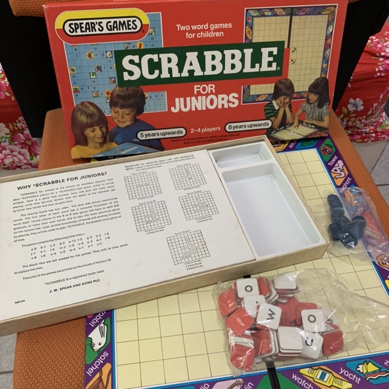 Scrabble 拼字圖板 文字塗鴉 拼字遊戲 桌遊