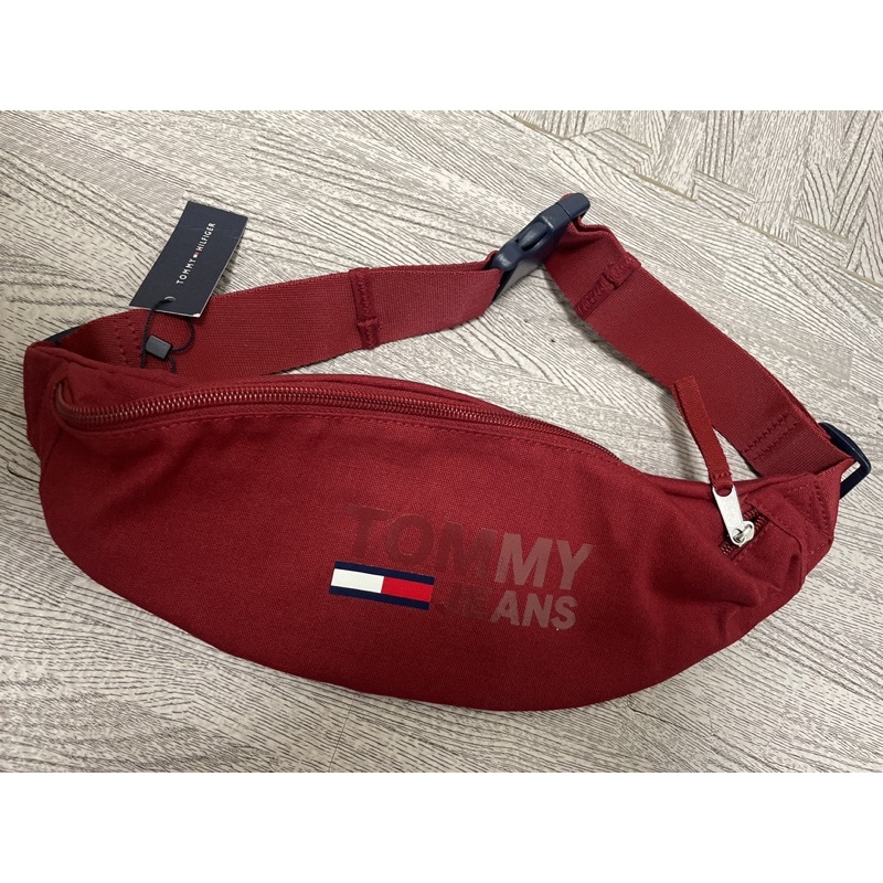 Tommy Hilfiger 黑色 斜肩包 隨身包 腰包 小包 logo bumbag 紅