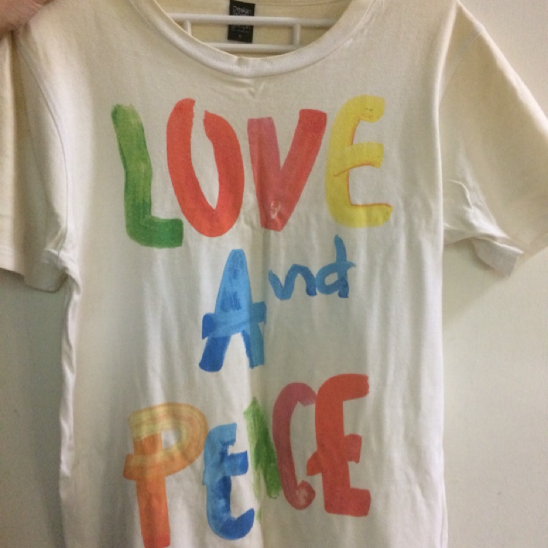 design t-shirts store graniph love and peace