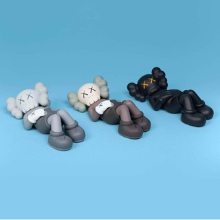 Kaws holiday japan 富士山 公仔（灰色）