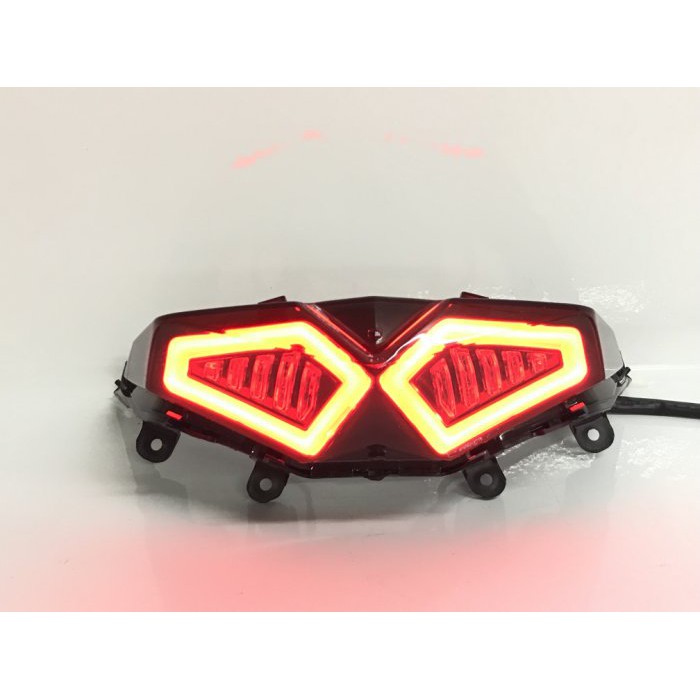 新廣科技 FORCE 尾燈 後燈 155 LED 導光 R6  跑馬 流光 方向燈 3D 改裝 直上 YAMAHA