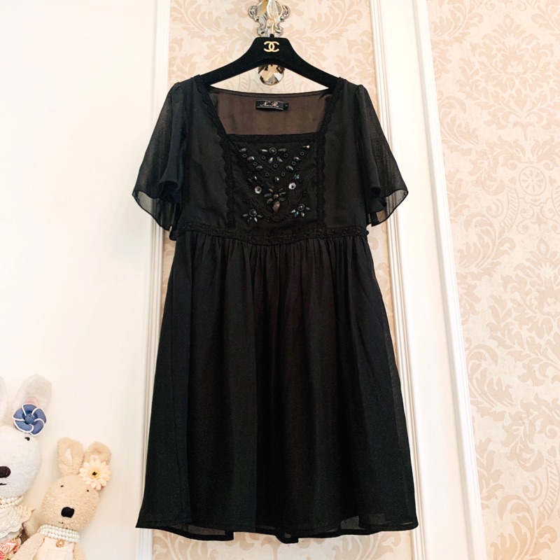 日本品牌專櫃 Noue rue(NR) 黑色高單大U領宮廷寶石水鑽串珠細緻緹花織紋娃娃款小貴婦洋裝