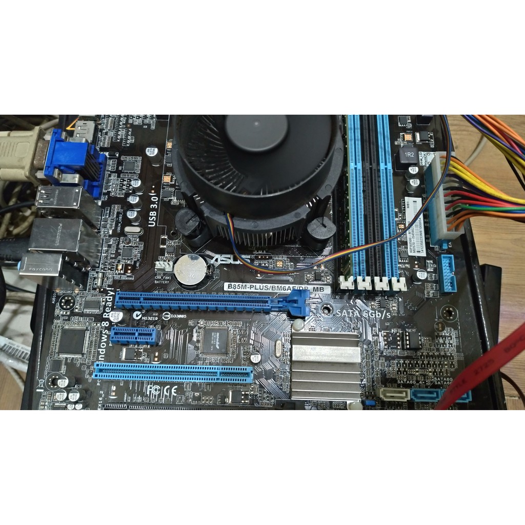ASUS B85M主機板，單售主機板，i5-4570 4代CPU適用，功能正常，主機板有WIN10 PRO數位授權