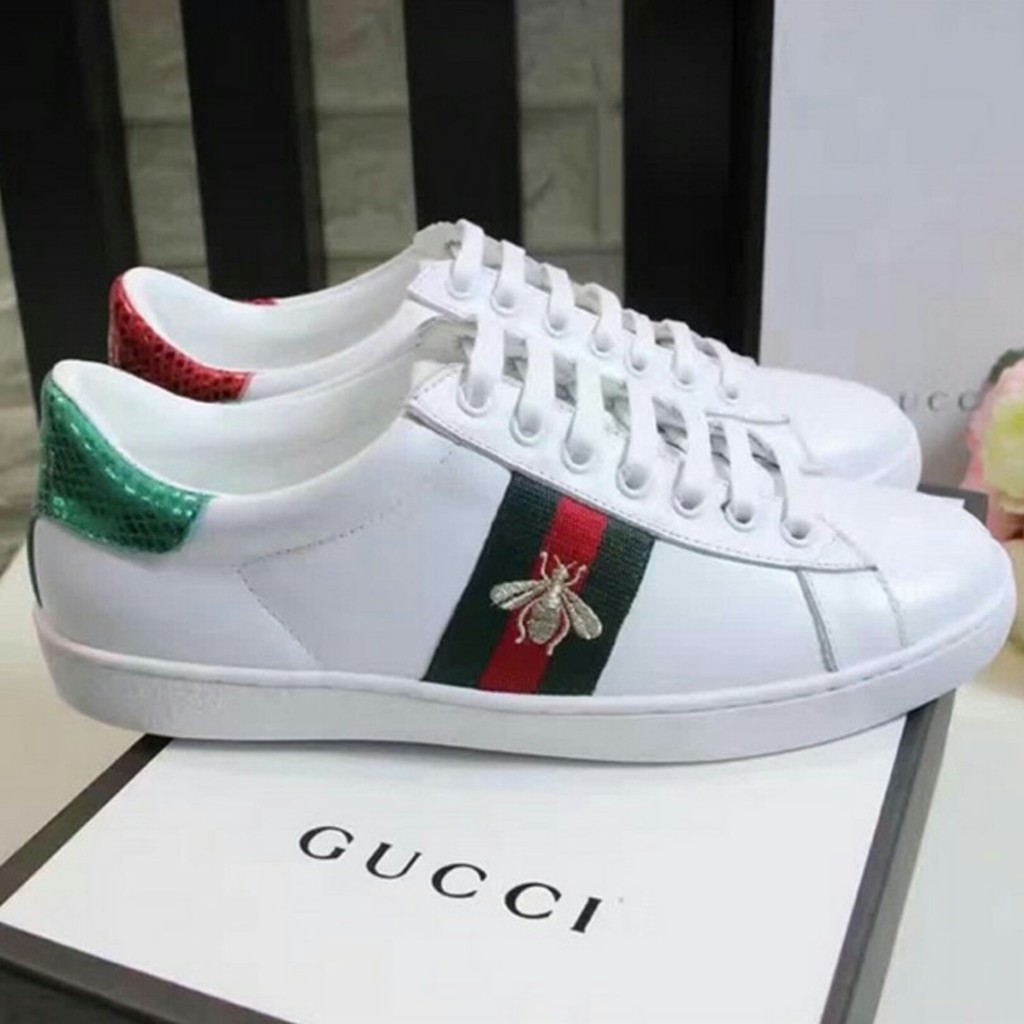 Gucci小蜜蜂白鞋楊冪同款gucci 鞋明星同款刺繡蜜蜂壹腳蹬gucci古馳小白鞋時尚潮鞋泰勒同款紅綠尾