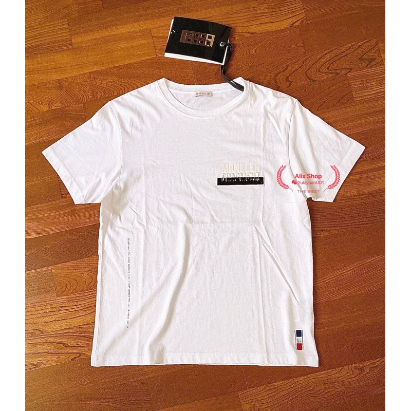 現貨特價Moncler 限量聯名藤原浩Fragment  男款立體印刷字母Logo 白色T恤短袖上衣。