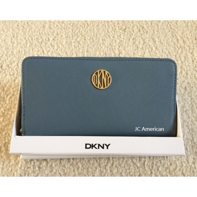 【清倉】【美國JC】 DKNY 高尚優雅 防刮皮革 淡藍色 拉鍊長夾 附盒子 ~現貨在台