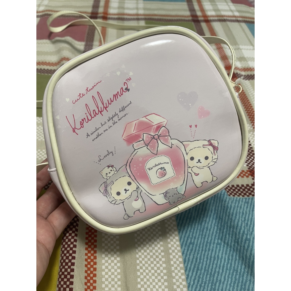 ✨全新｜正品✨RILAKKUMA 拉拉熊 懶熊 蜜茶熊 鏡中懶妹 亮膠小側背包 斜背包