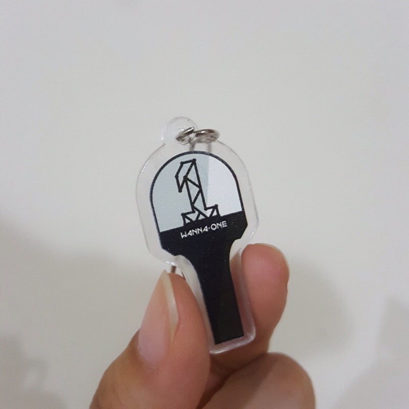 Wanna One 手燈鑰匙圈吊飾迷你手燈應援棒 蝦皮購物