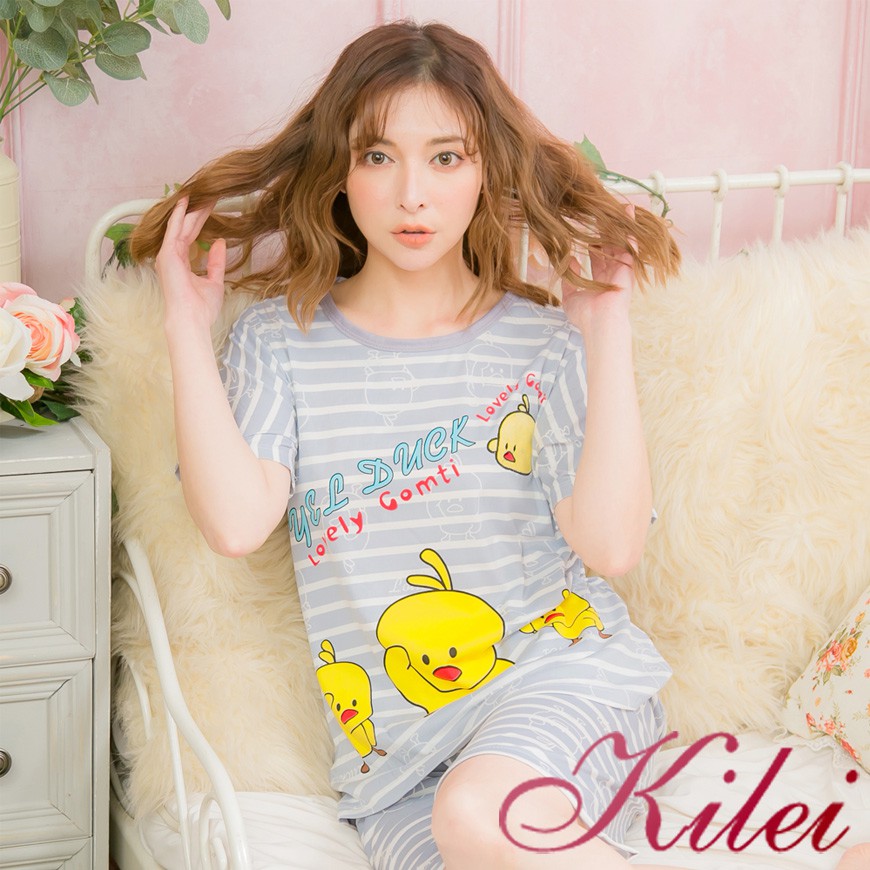 【Kilei】女生睡衣 睡衣套裝 家居服睡衣 可愛睡衣 英字小雞圖案牛奶絲二件式睡衣組XA4037-01(灰藍條)全尺碼