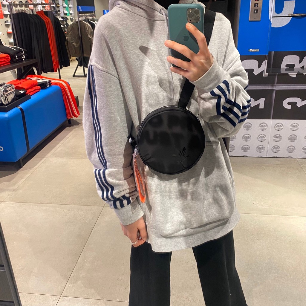 Kazima｜Adidas Originals 小圓包 腰包 小黑包 黑 串標拉鍊 迷你 圓型 隨身包 扣環 扣帶