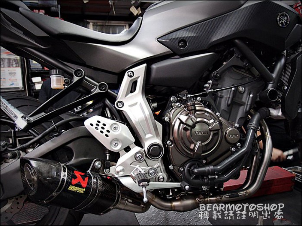 【貝爾摩托車精品店】Akrapovic 排氣管 MT07 全段 碳纖維尾段 歪嘴 XSR700 FZ07 蠍子管 現貨