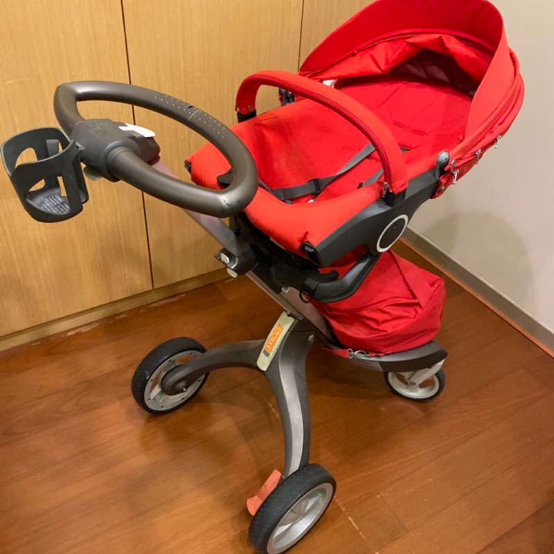 嬰兒推車屆的美車Stokke V3 大紅色嬰兒車