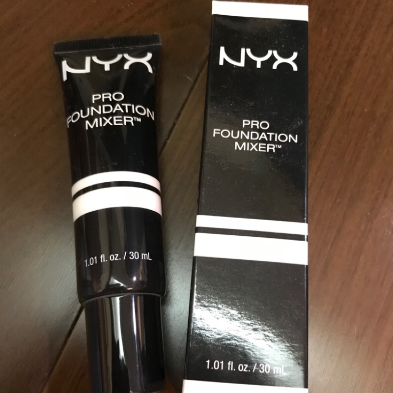 Nyx 白色粉底液