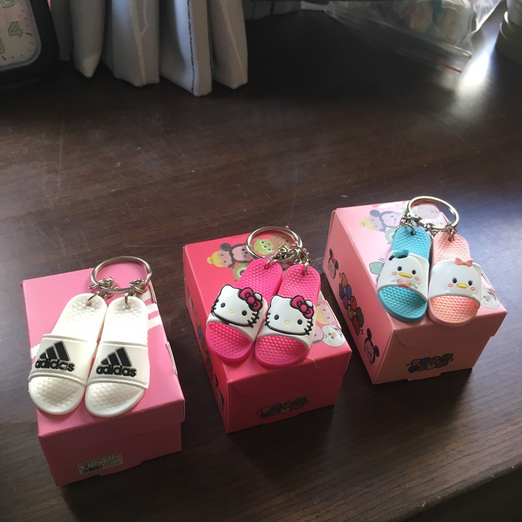 tsumtsum/Hello Kitty/Adidas/nike/角落生物/FILA  小吊飾 擺飾 全新