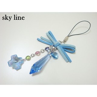 sky line/雙色麂皮繩蝴蝶結配垂墜閃耀切割玻璃水鑽造型手機包包吊飾 冰雪粉藍色(特價品)