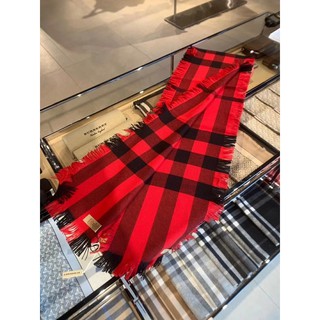 BURBERRY 全新紅色配色造型格子圍巾