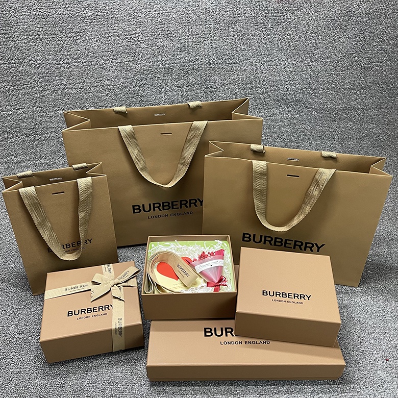 現貨特賣✠❉﹍Burberry巴寶莉新款紙袋香水衣服圍巾盒包裝手提袋禮品盒禮品袋子