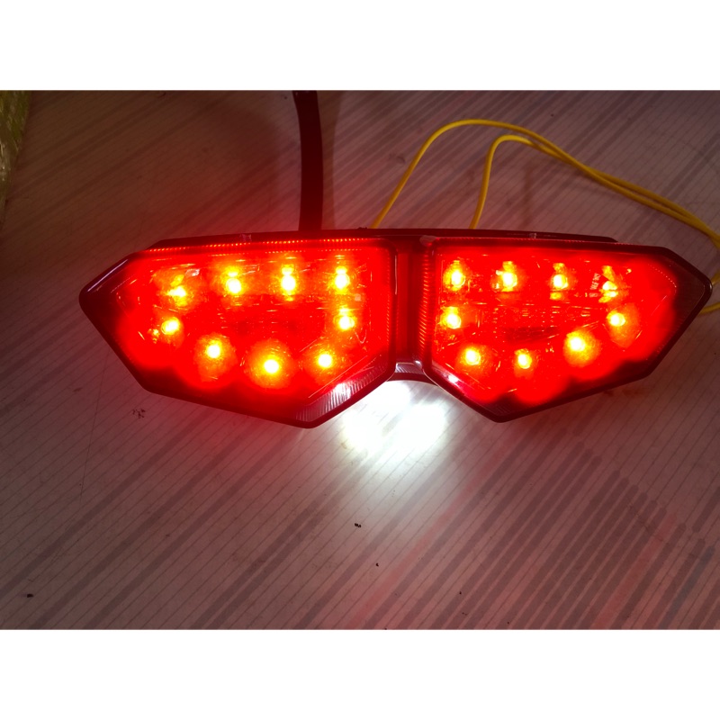 BWS LED爆亮版 R6尾燈 燈組 加牌照燈 對應原廠接頭 （單尾燈不含鐵殼）