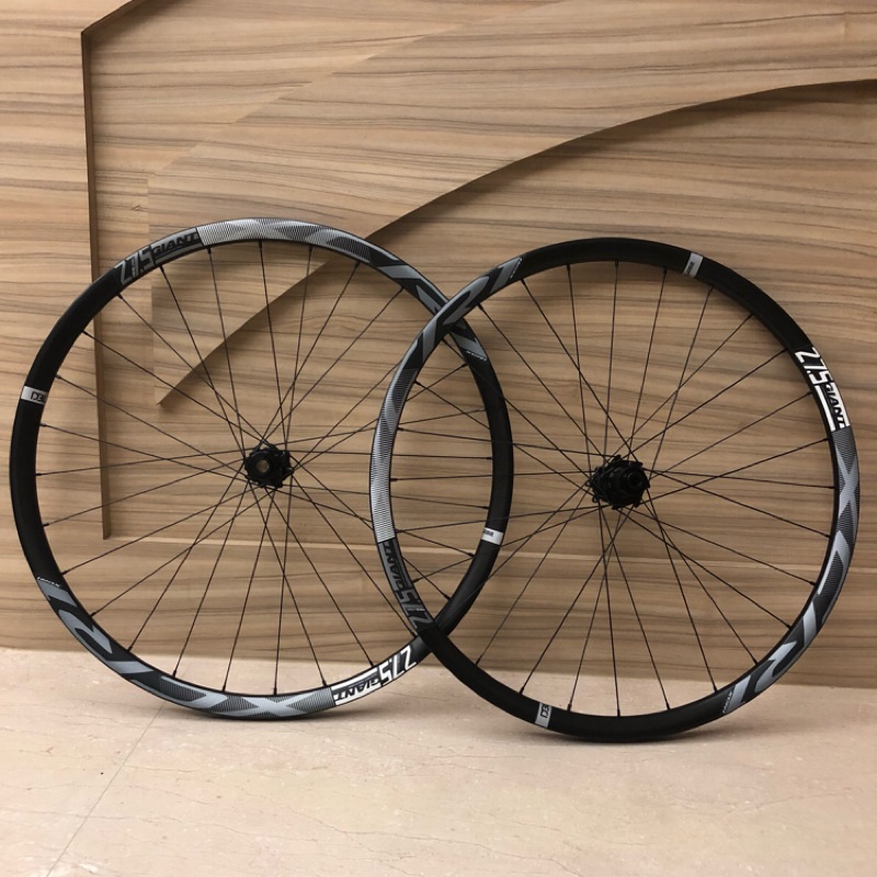 Giant XCR1 27.5er Carbon Boost Tubeless Shimano11速 全新登山車灰色輪組